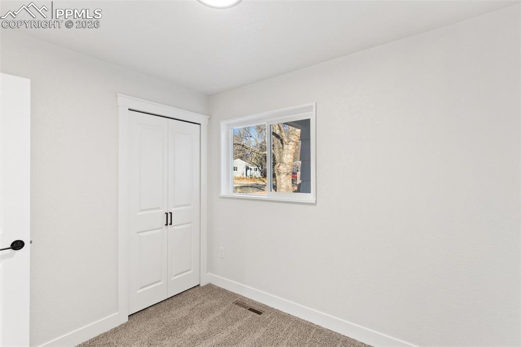 Image 20 of 22: Bedroom