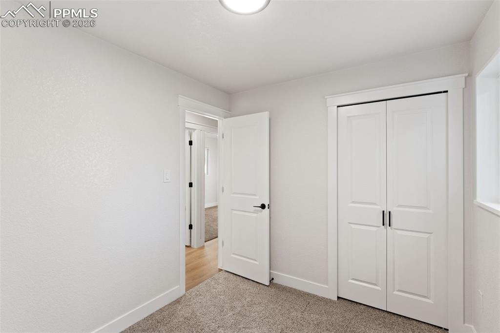 Image 21 of 22: Bedroom