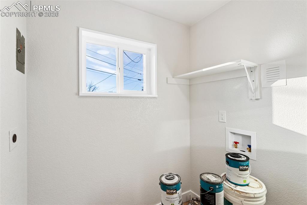 Image 22 of 22: Laundry