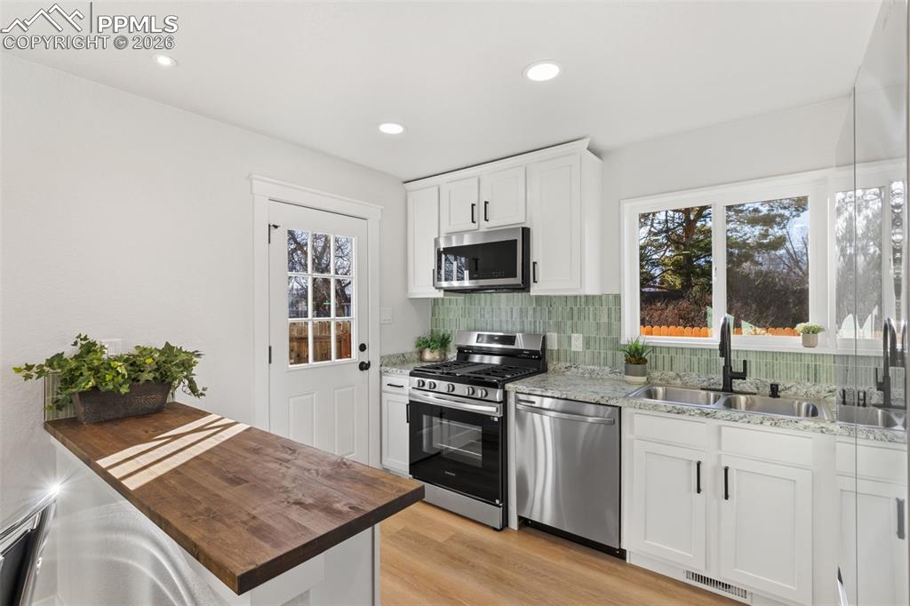 Image 8 of 22: Kitchen