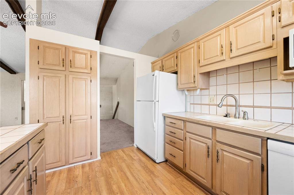 Image 12 of 38: Kitchen