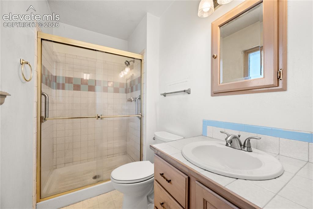 Image 16 of 38: Bathroom