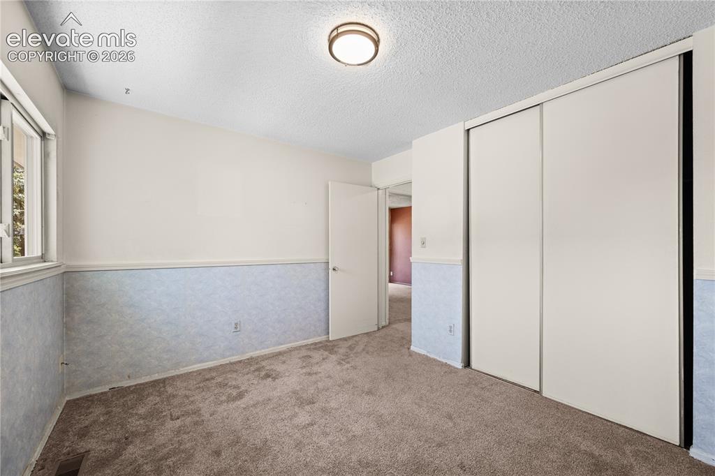 Image 18 of 38: Bedroom