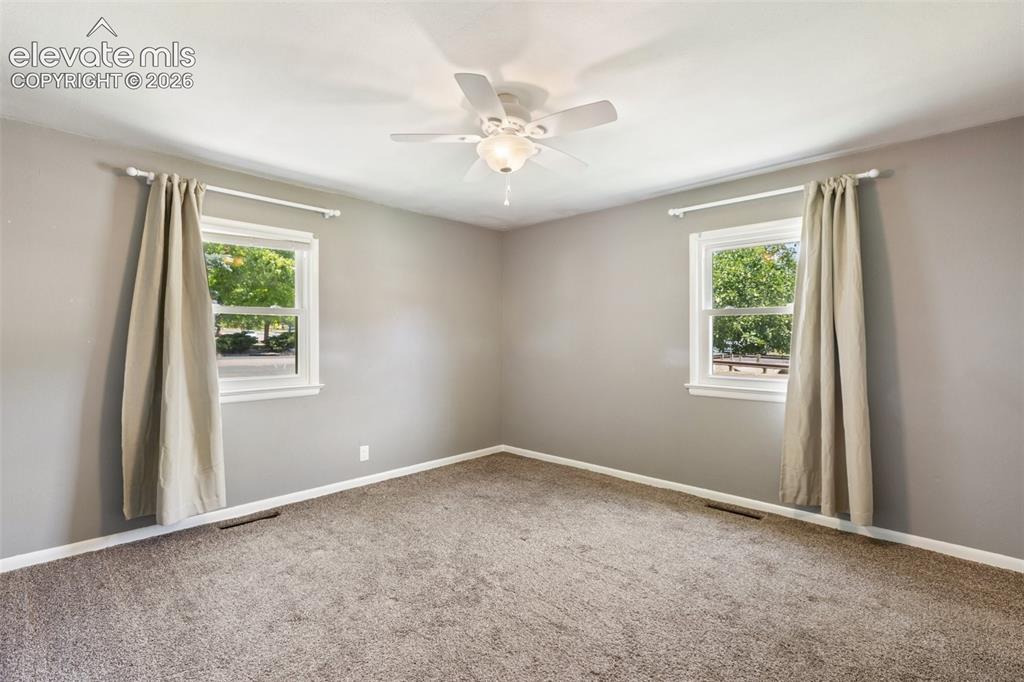 Image 15 of 26: Bedroom