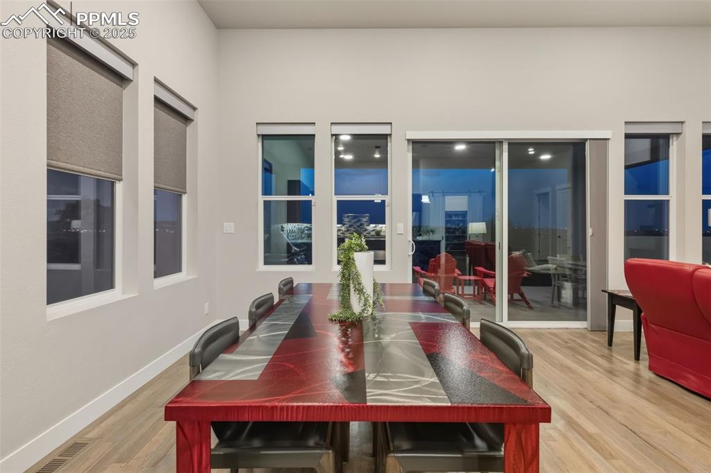 Image 13 of 47: Dining Area