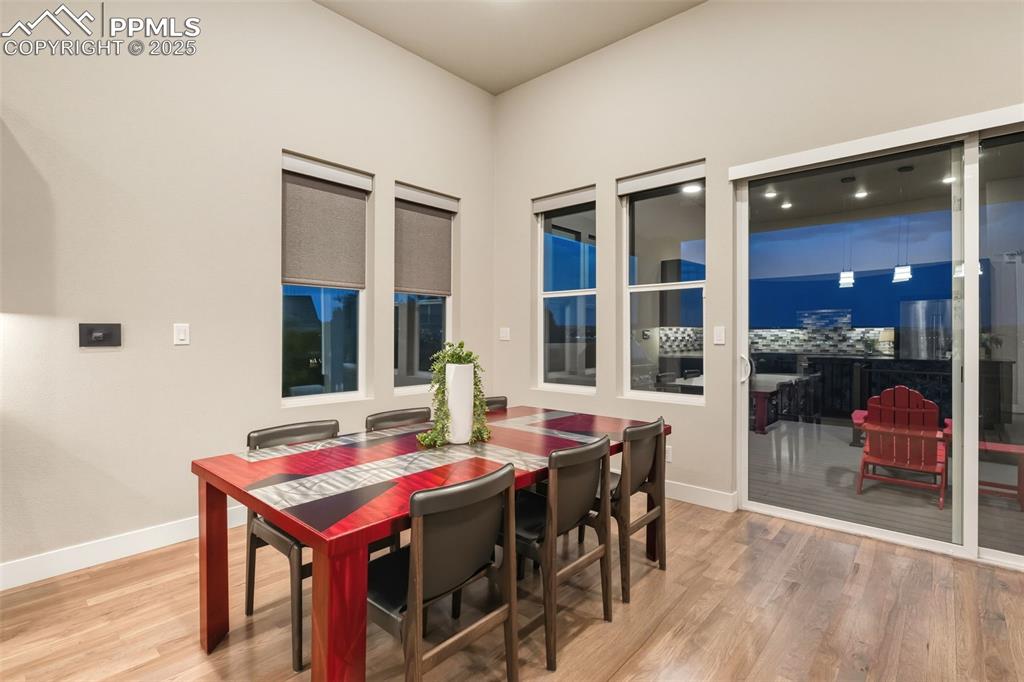 Image 14 of 47: Dining Area