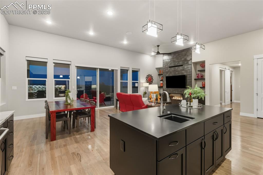 Image 15 of 47: Kitchen