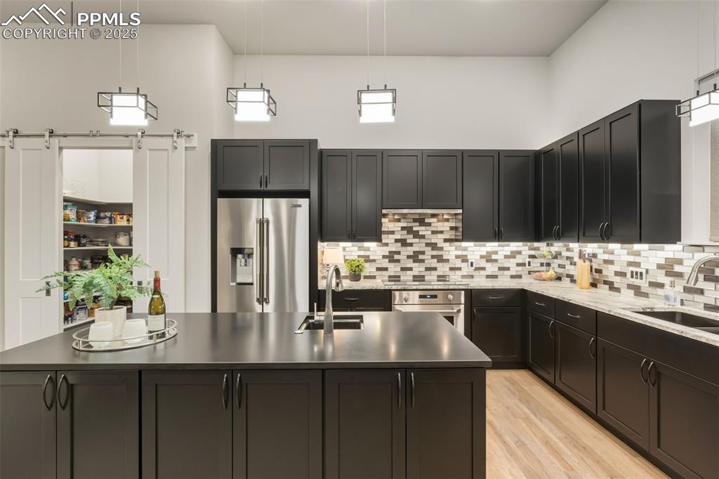 Image 18 of 47: Kitchen