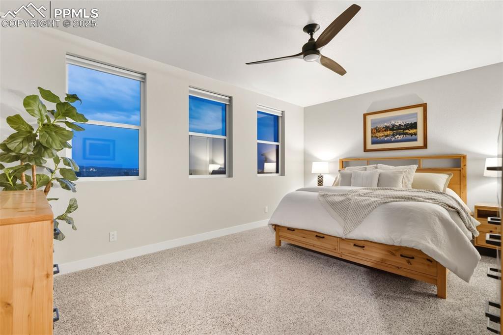 Image 22 of 47: Bedroom