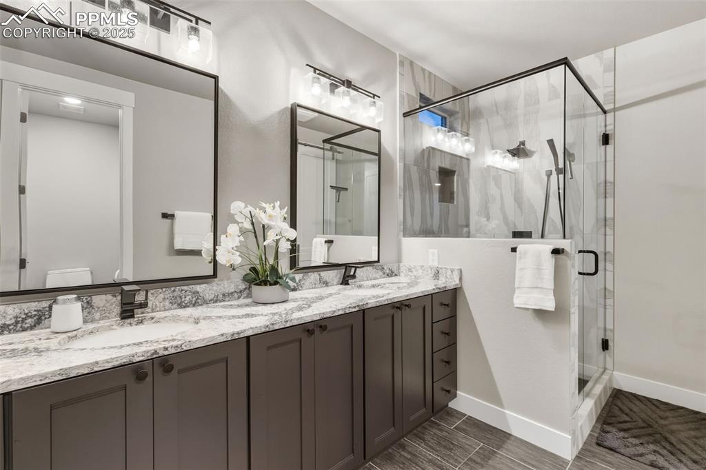 Image 24 of 47: Bathroom