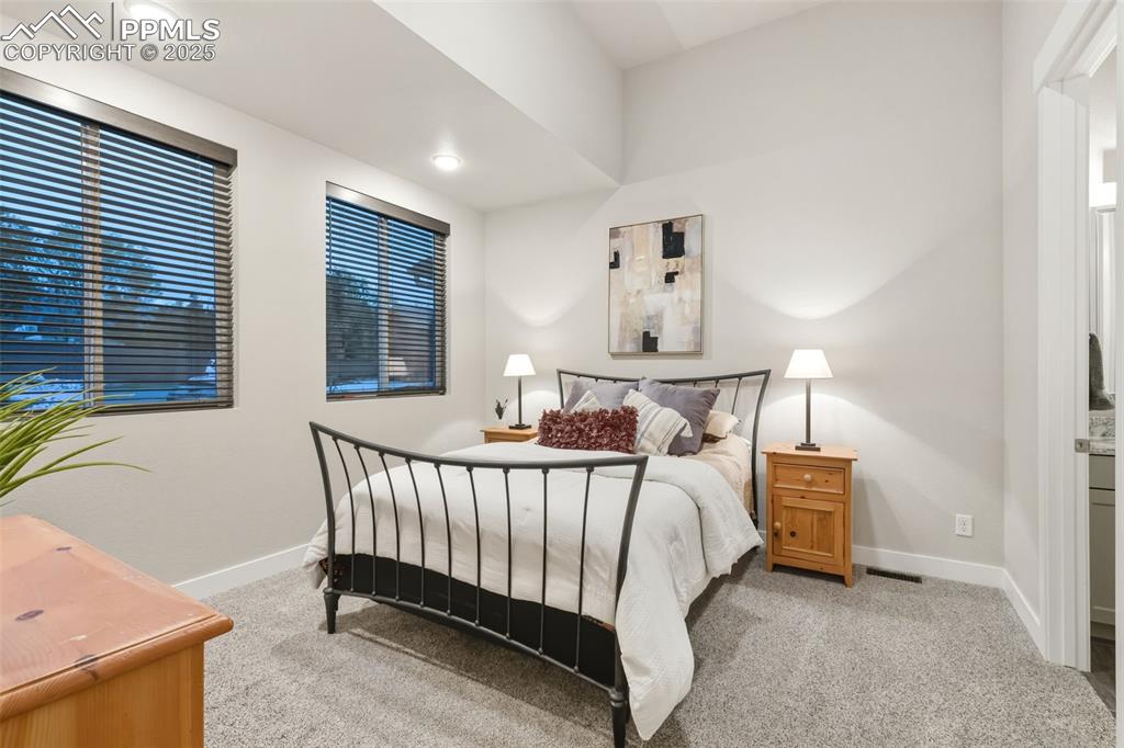 Image 27 of 47: Bedroom