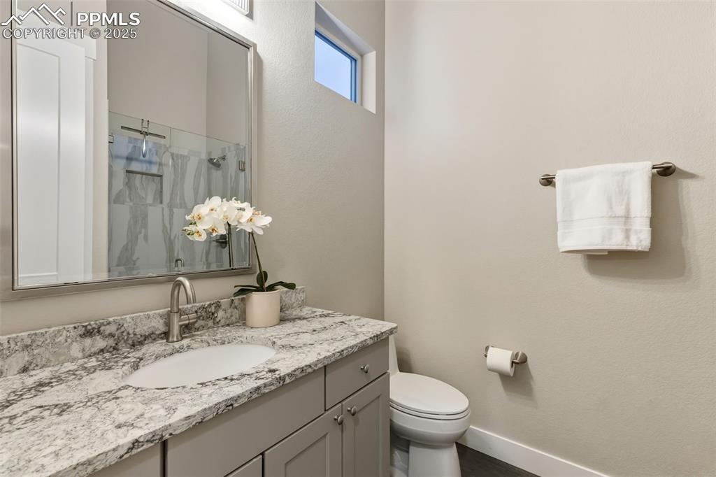 Image 30 of 47: Bathroom