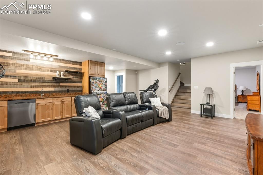 Image 35 of 47: Living Room