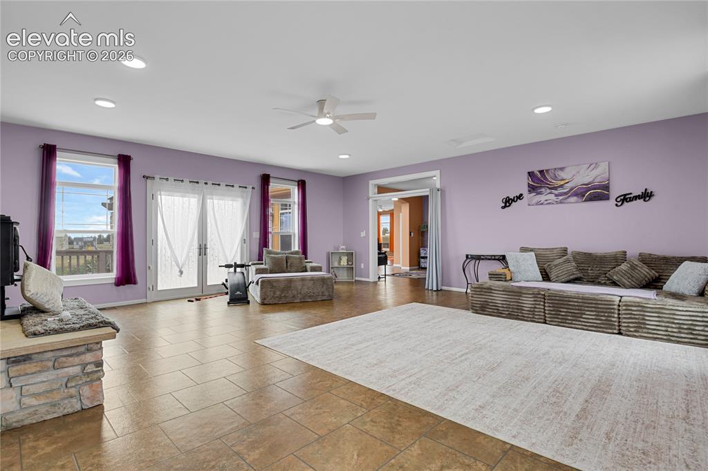 Image 15 of 50: Family Room