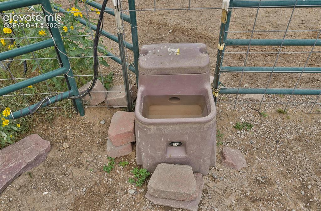 Image 39 of 50: Auto Waterer