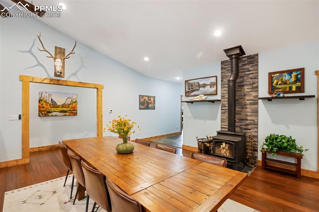 Image 10 of 36: Dining Area