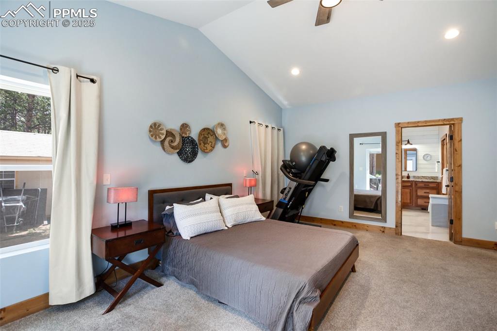 Image 18 of 36: Bedroom
