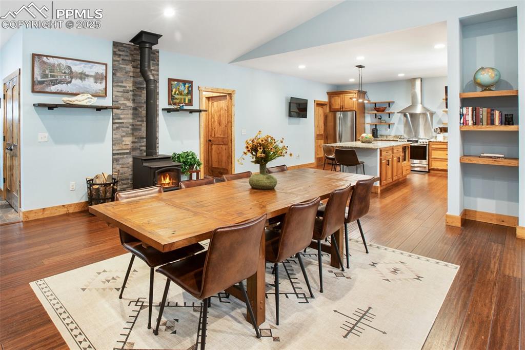 Image 8 of 36: Dining Area