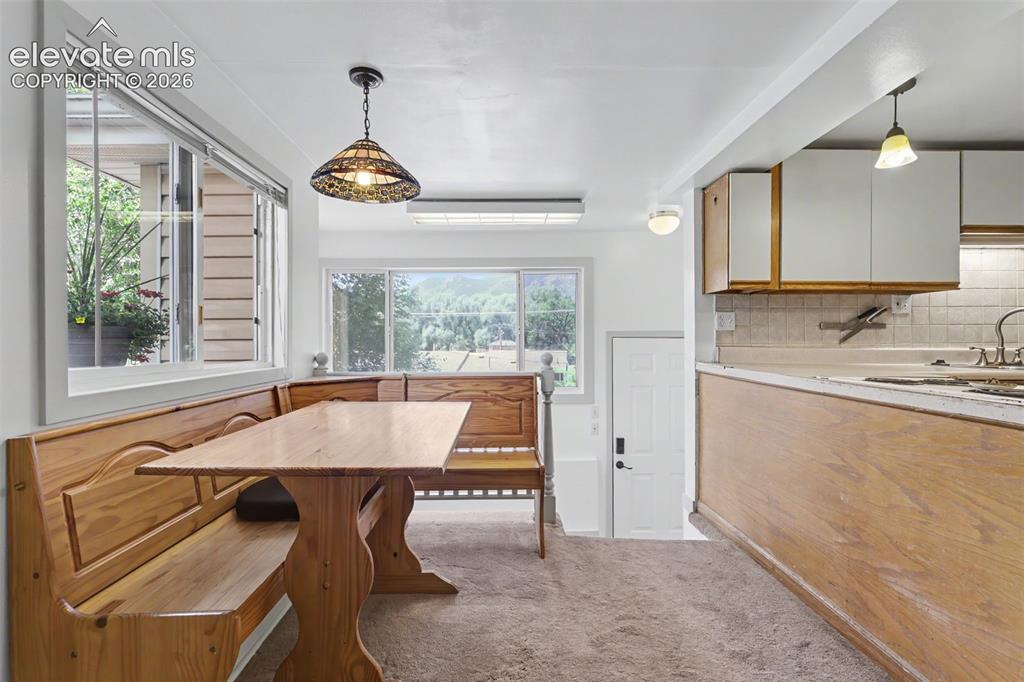 Image 11 of 34: Dining Area