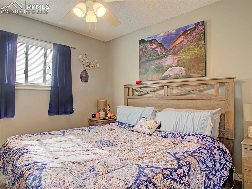 Image 19 of 30: Bedroom