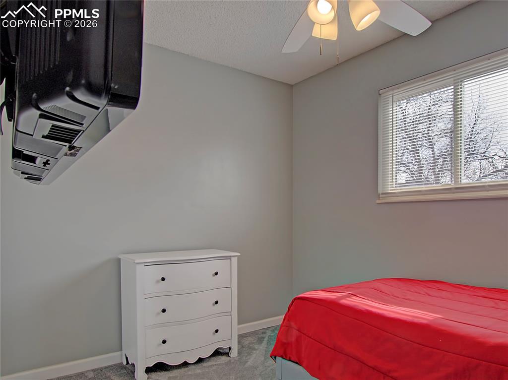 Image 20 of 30: Bedroom