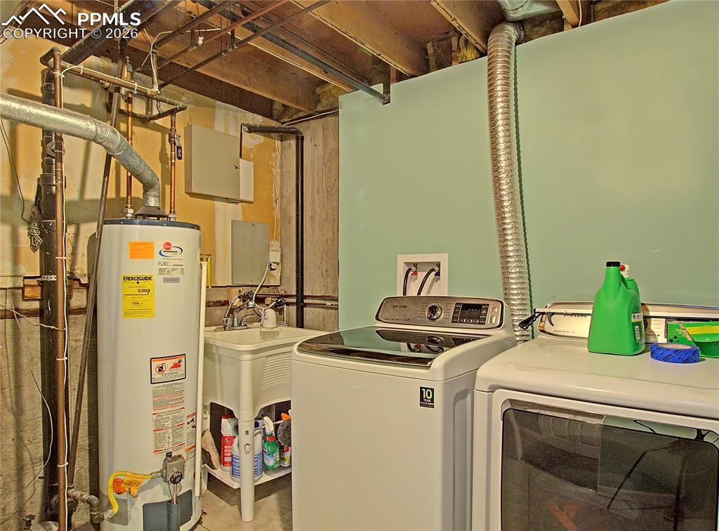 Image 23 of 30: Laundry