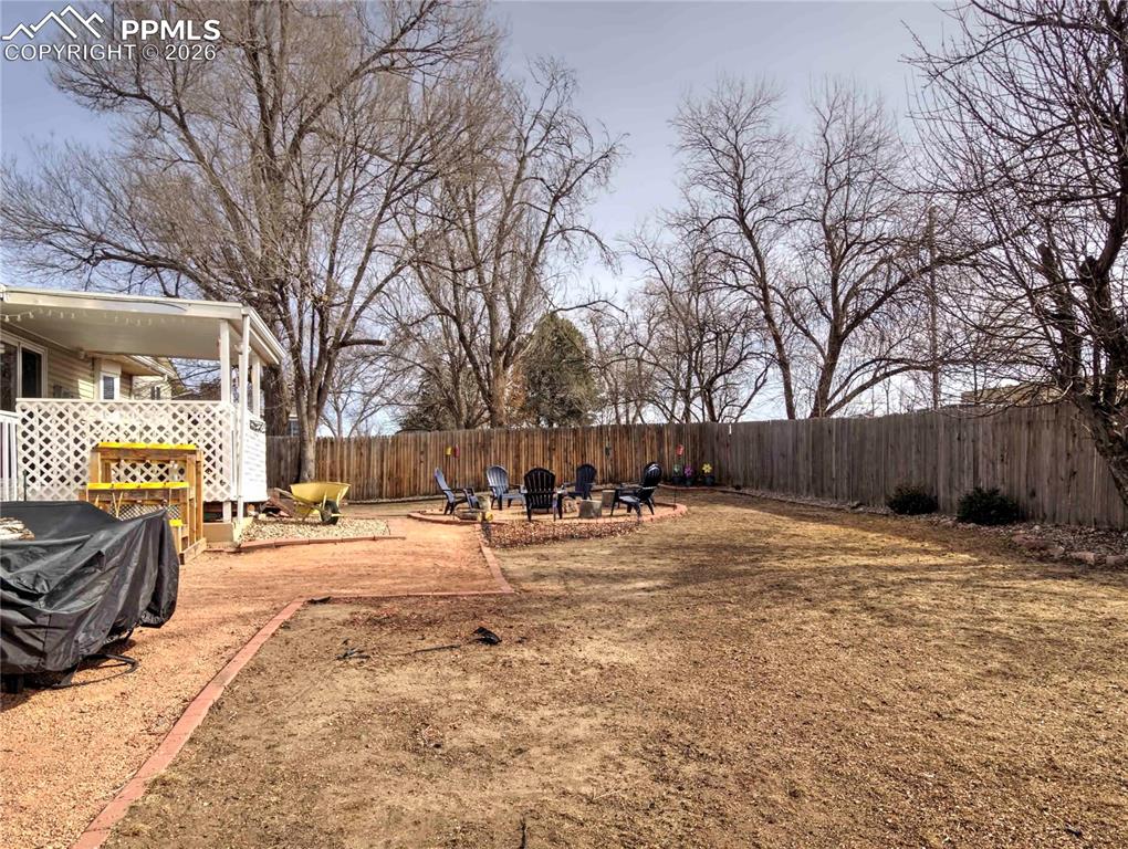 Image 29 of 30: Yard