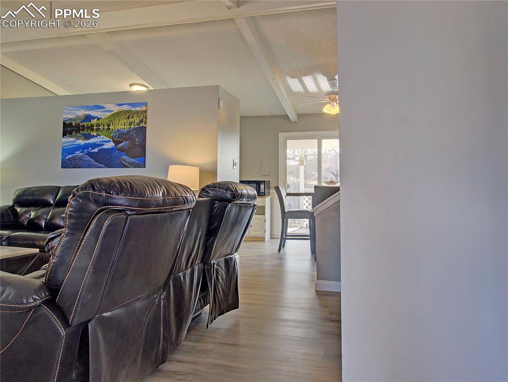 Image 5 of 30: Entry