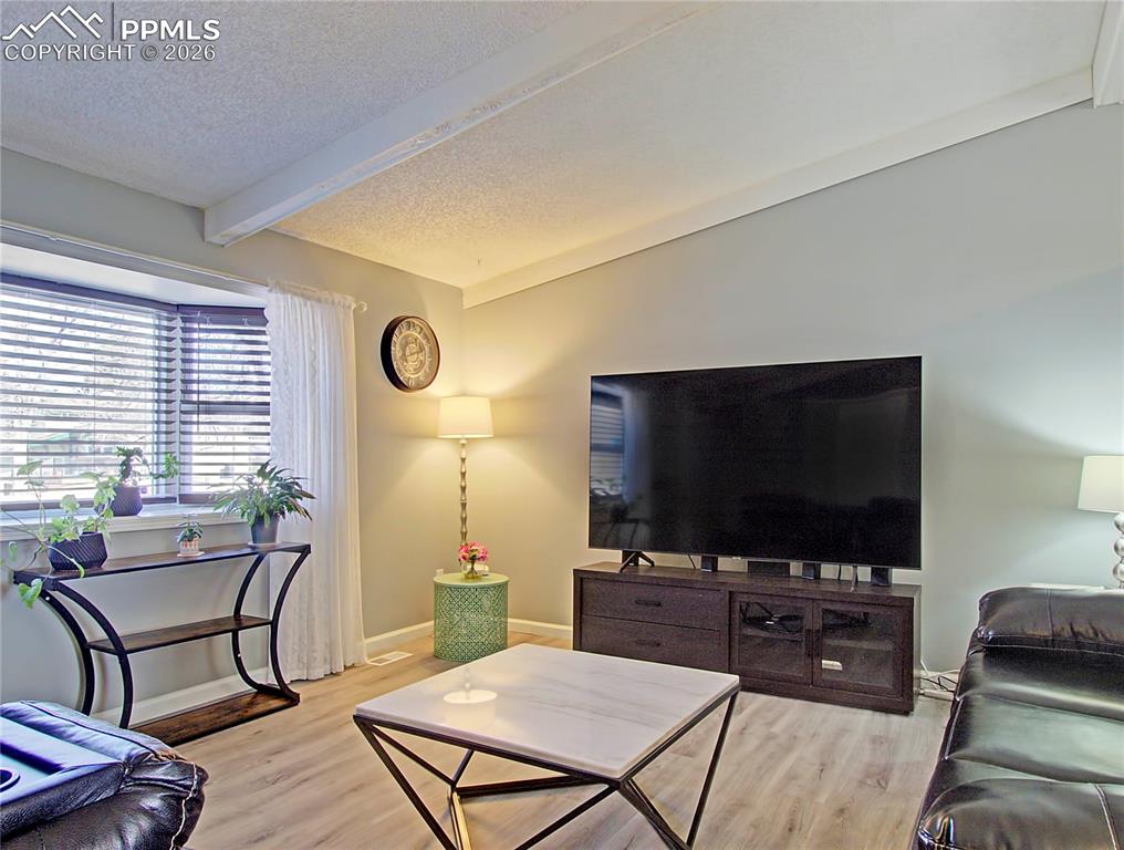 Image 7 of 30: Living Room