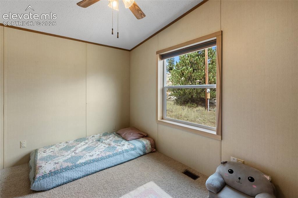 Image 33 of 39: Bedroom