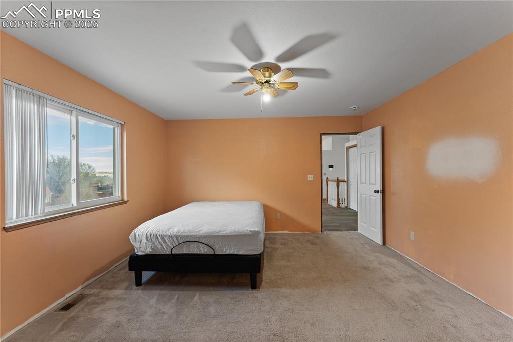 Image 13 of 32: Bedroom