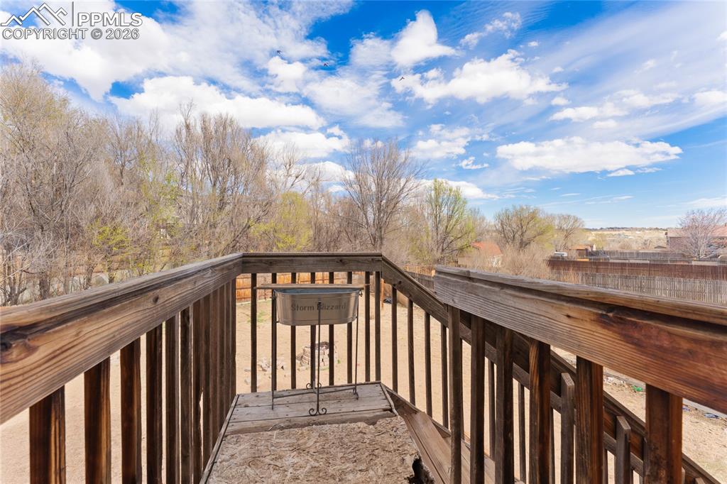 Image 32 of 32: Deck