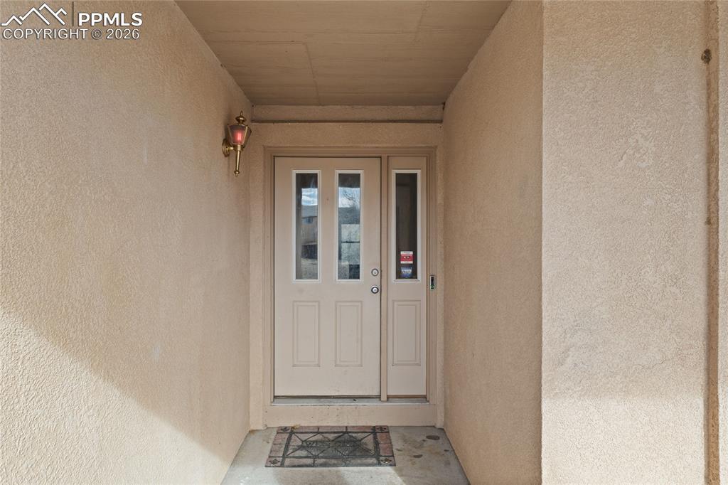 Image 4 of 32: Entry