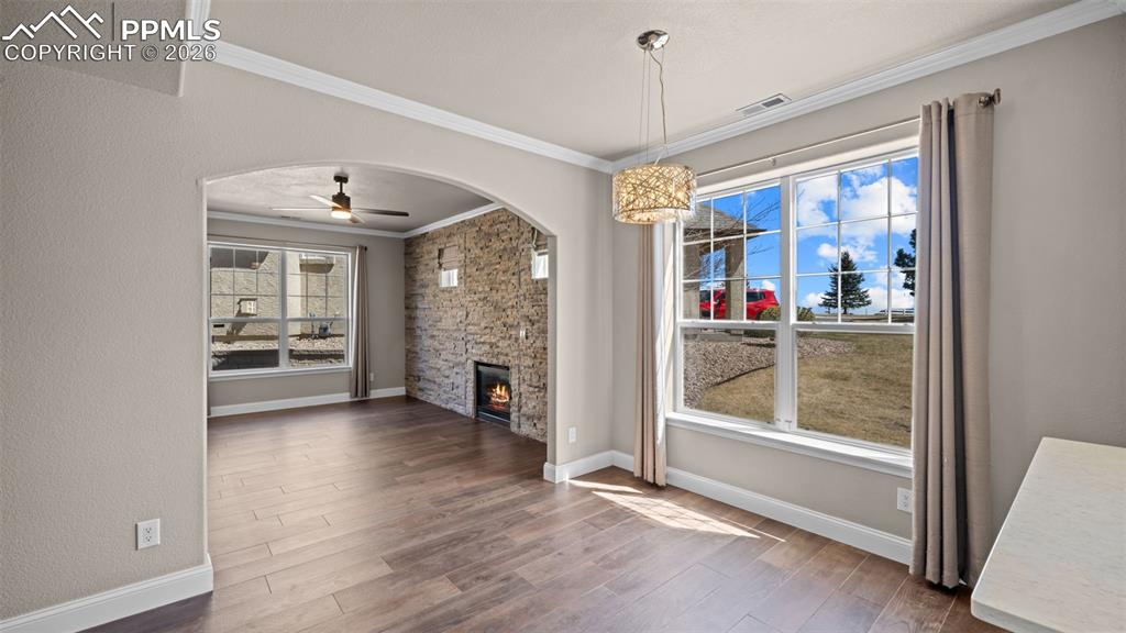 Image 10 of 39: Dining Area