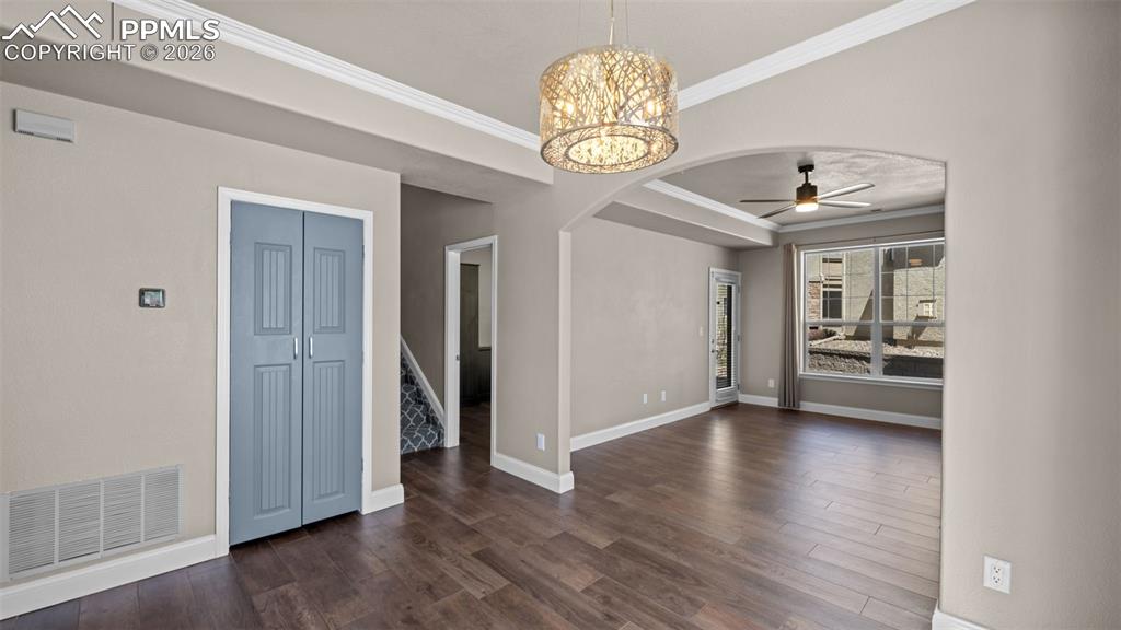 Image 12 of 39: Dining Area