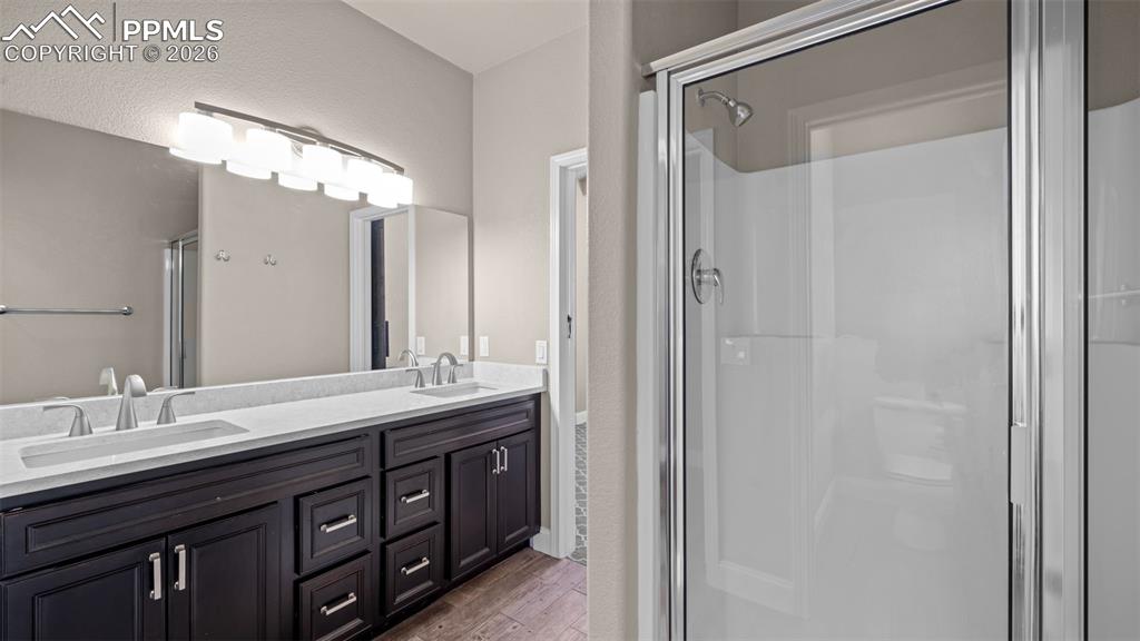 Image 21 of 39: Bathroom