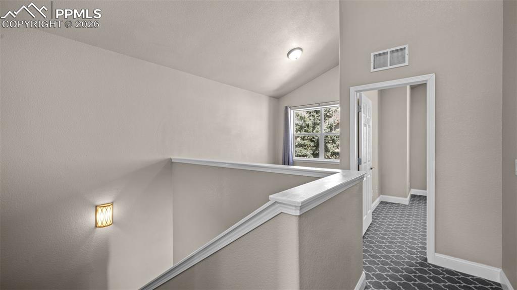 Image 27 of 39: Loft