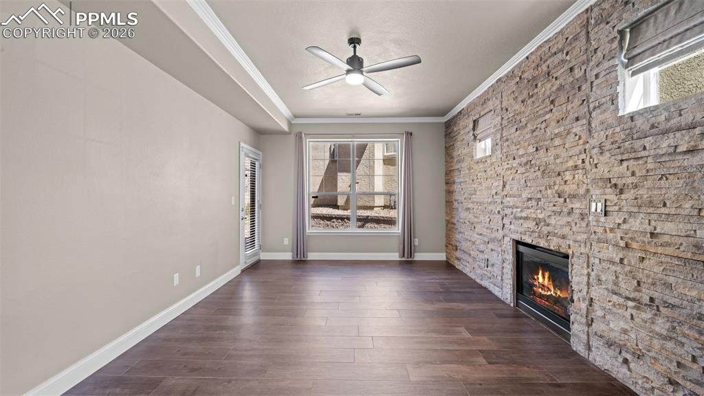 Image 3 of 39: Living Room