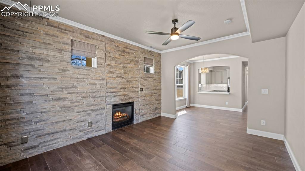 Image 6 of 39: Living Room