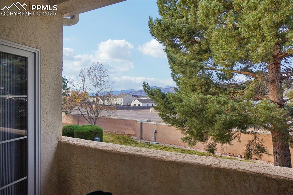 Image 37 of 42: Deck area