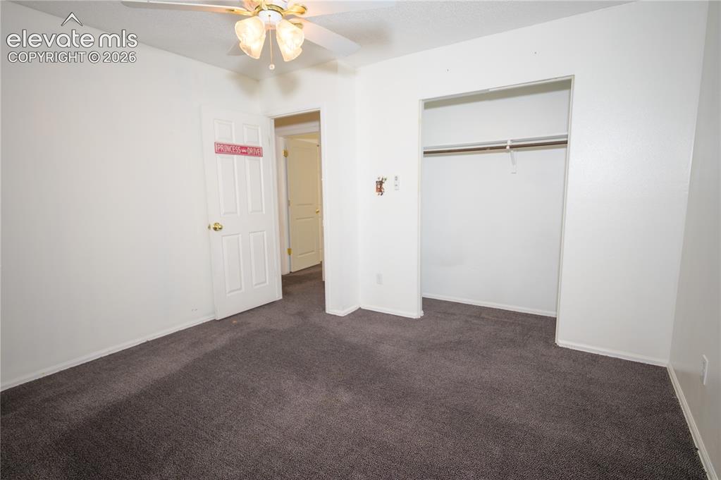 Image 15 of 21: Bedroom