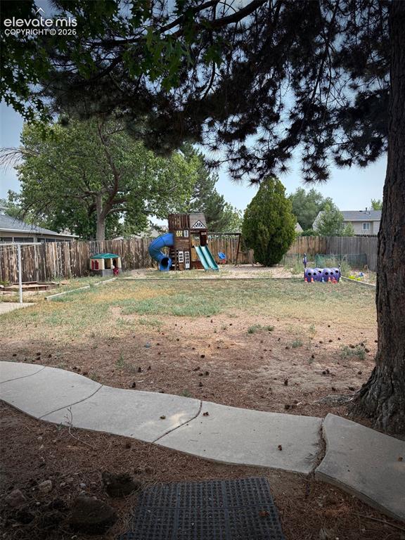 Image 19 of 21: Yard