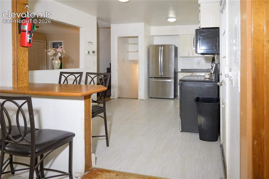 Image 5 of 21: Kitchen