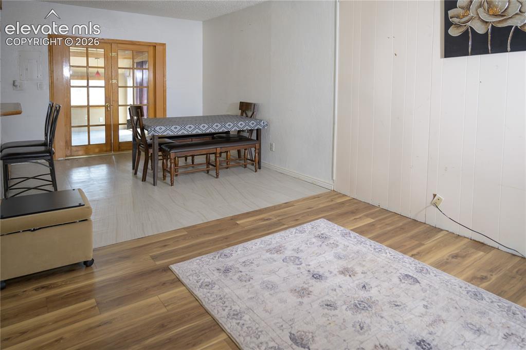 Image 6 of 21: Dining Area