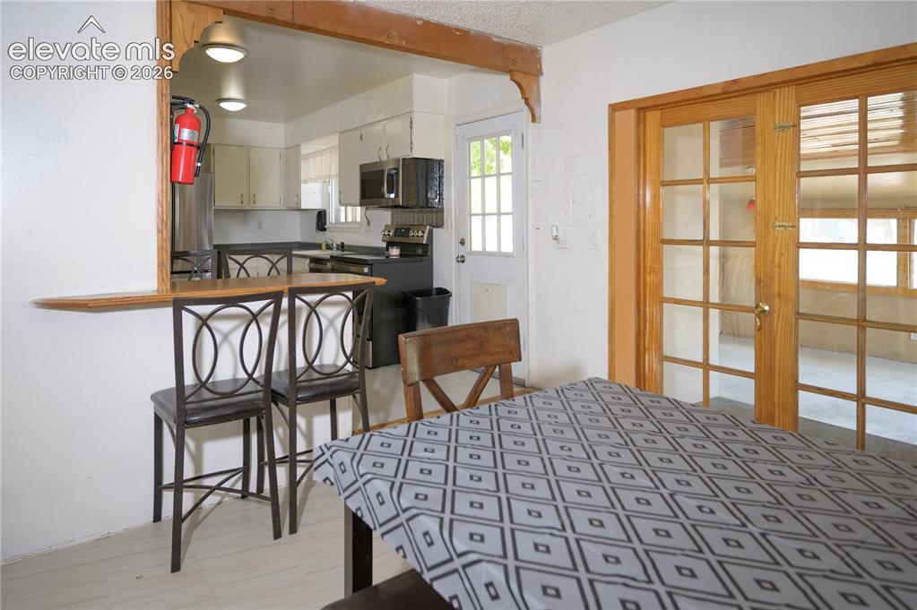 Image 7 of 21: Dining Area