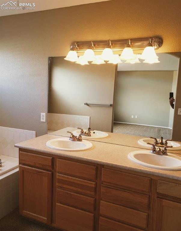 Image 13 of 31: Bathroom