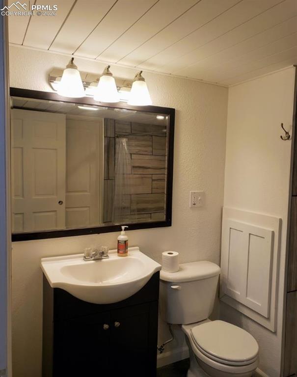 Image 28 of 31: Bathroom