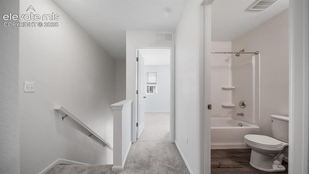 Image 12 of 24: *Photos of a model home*