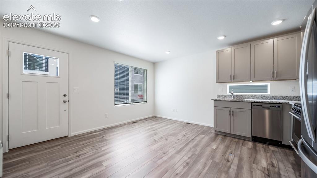 Image 16 of 24: *Photos of a model home*