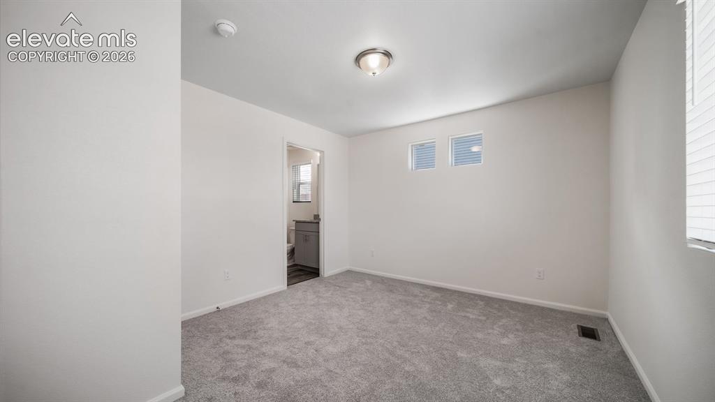 Image 19 of 24: *Photos of a model home*